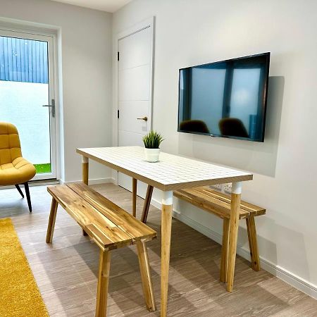Stunning Brand New House - Sleeps 6 - Free Parking - Great Location - Fast Wifi - Smart Tv - Close To Poole & Bournemouth & Sandbanks Buitenkant foto