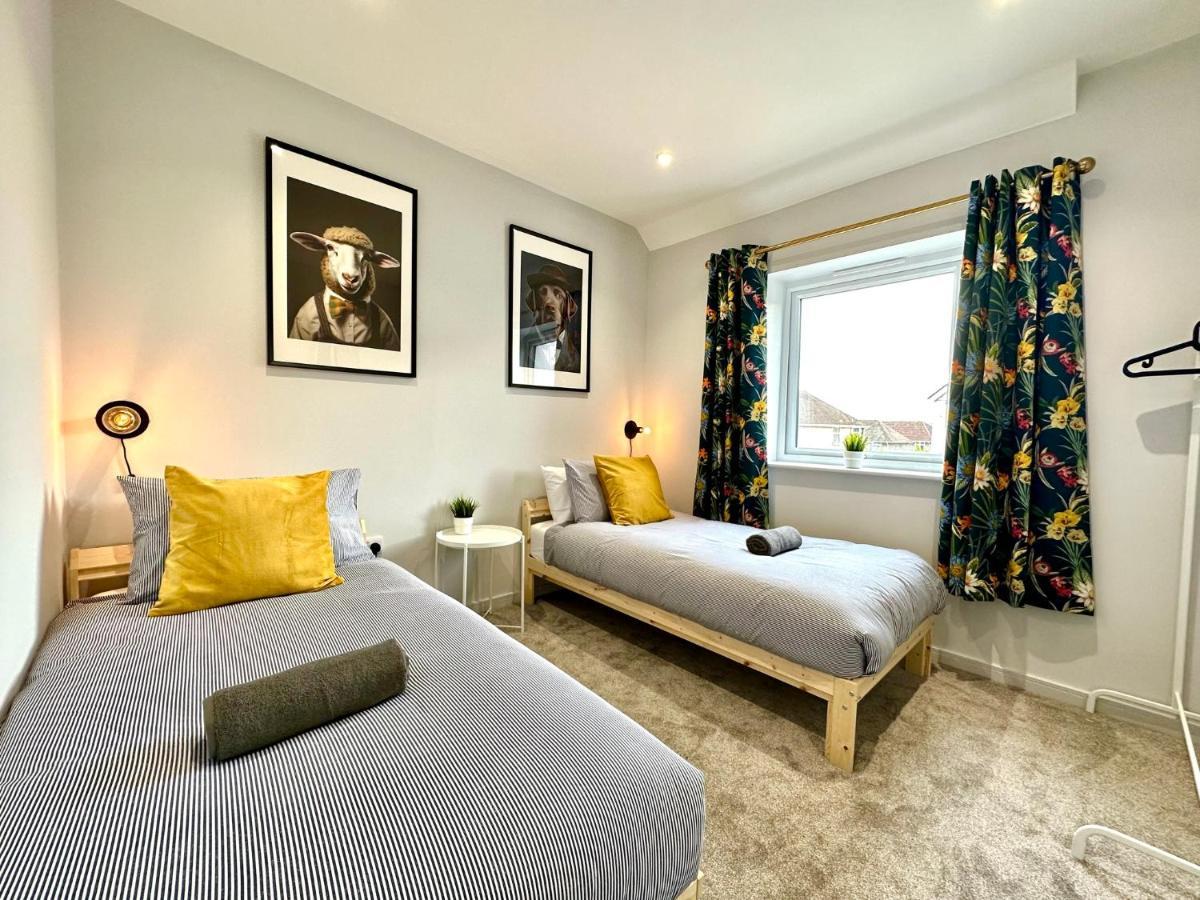 Stunning Brand New House - Sleeps 6 - Free Parking - Great Location - Fast Wifi - Smart Tv - Close To Poole & Bournemouth & Sandbanks Buitenkant foto