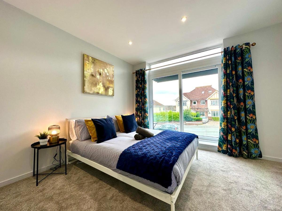 Stunning Brand New House - Sleeps 6 - Free Parking - Great Location - Fast Wifi - Smart Tv - Close To Poole & Bournemouth & Sandbanks Buitenkant foto
