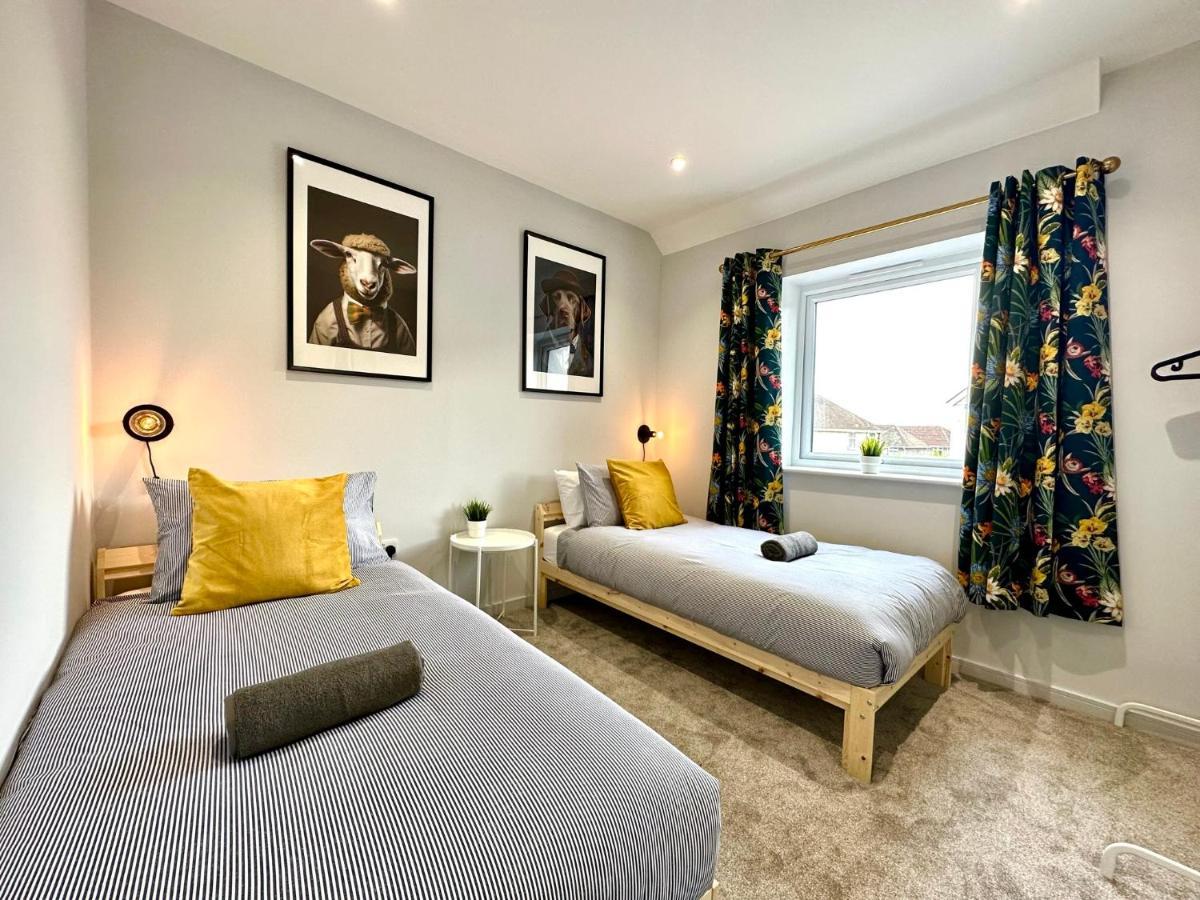 Stunning Brand New House - Sleeps 6 - Free Parking - Great Location - Fast Wifi - Smart Tv - Close To Poole & Bournemouth & Sandbanks Buitenkant foto
