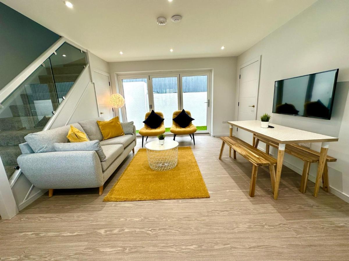 Stunning Brand New House - Sleeps 6 - Free Parking - Great Location - Fast Wifi - Smart Tv - Close To Poole & Bournemouth & Sandbanks Buitenkant foto