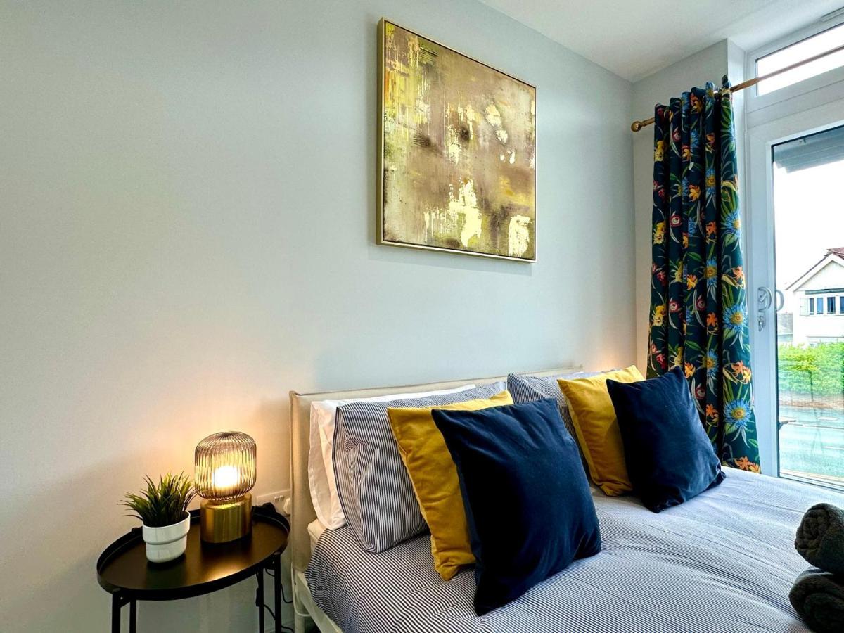 Stunning Brand New House - Sleeps 6 - Free Parking - Great Location - Fast Wifi - Smart Tv - Close To Poole & Bournemouth & Sandbanks Buitenkant foto